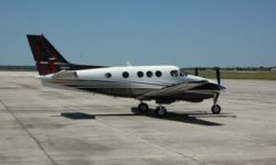 beechcraft_18-300x182